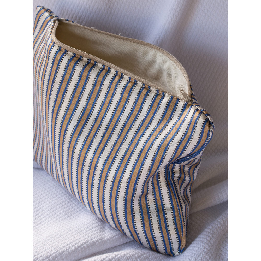 side of pouch