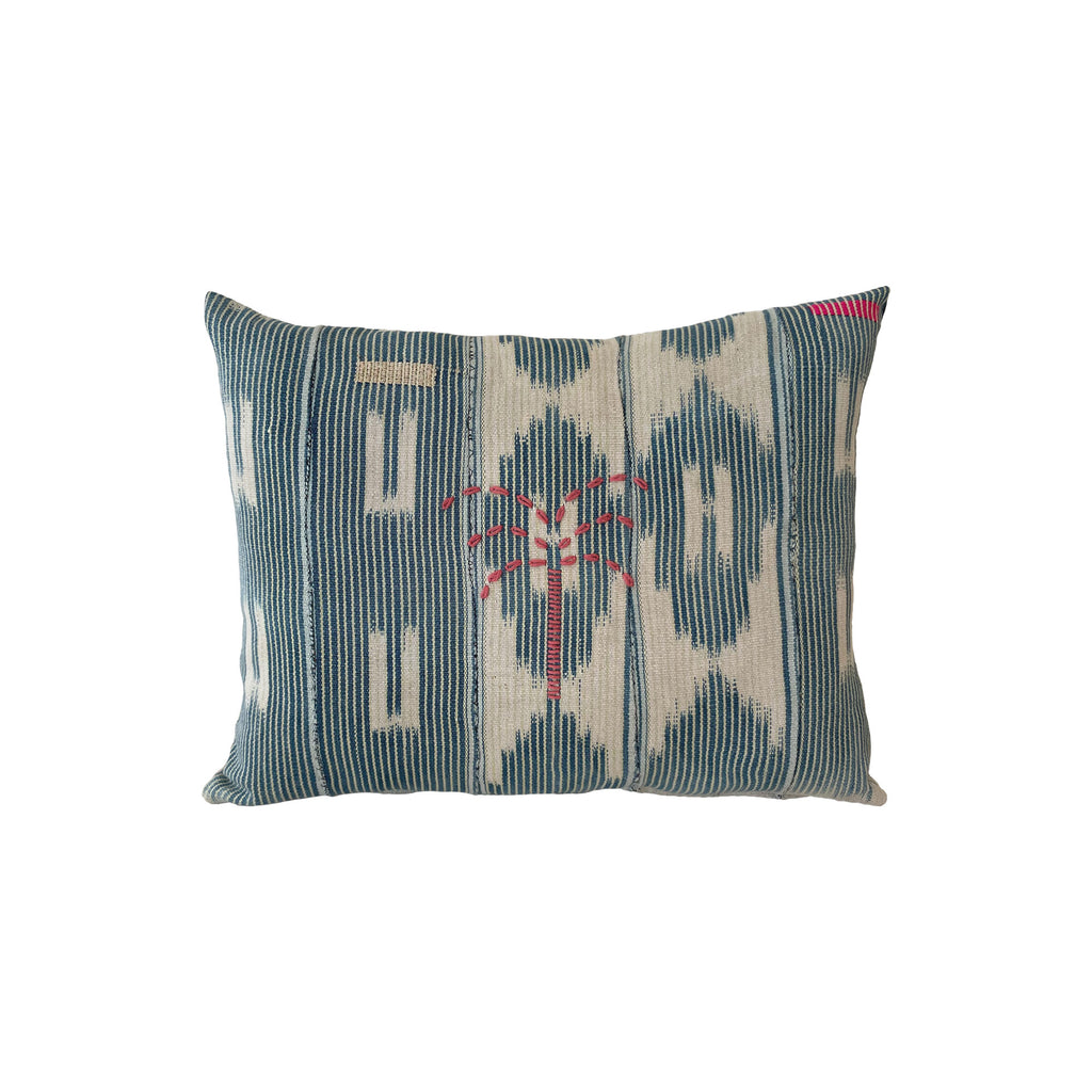 The_palmist_pillow_baule_blue_pink_palm