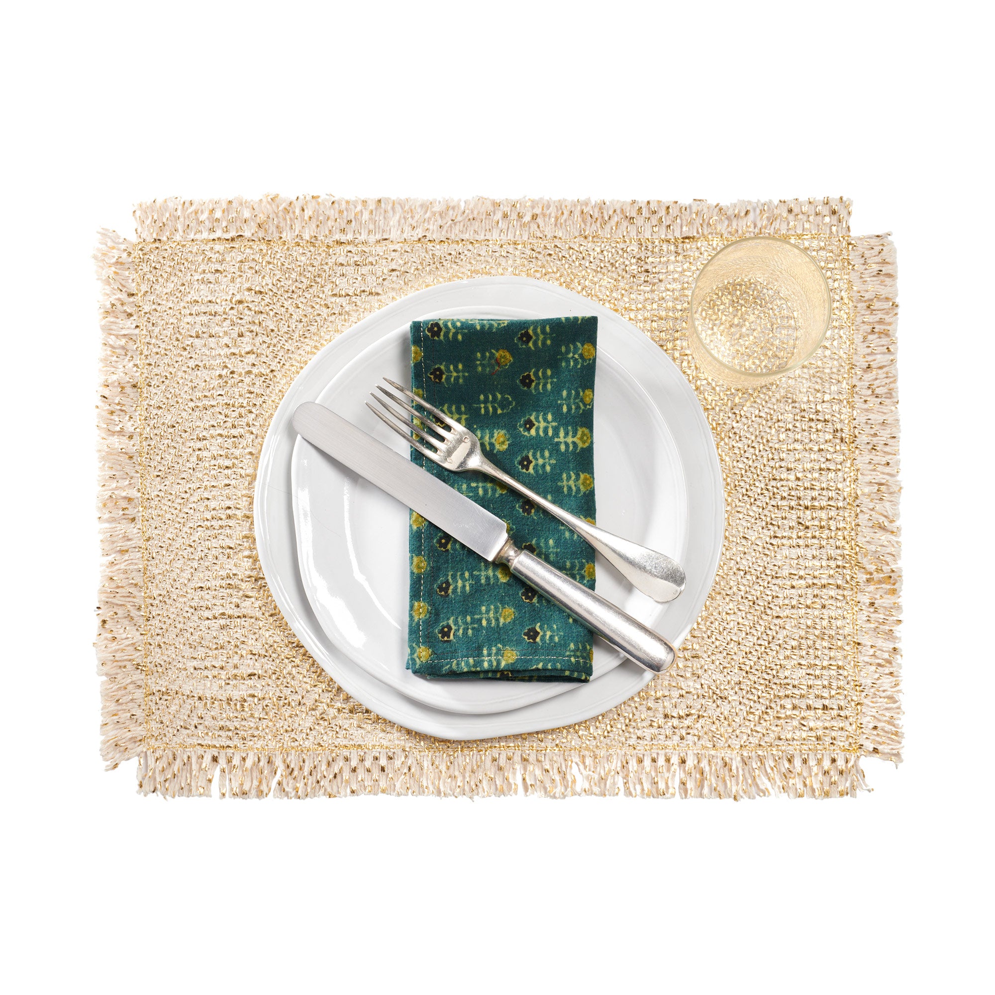 fringed-placemat-with-place-setting